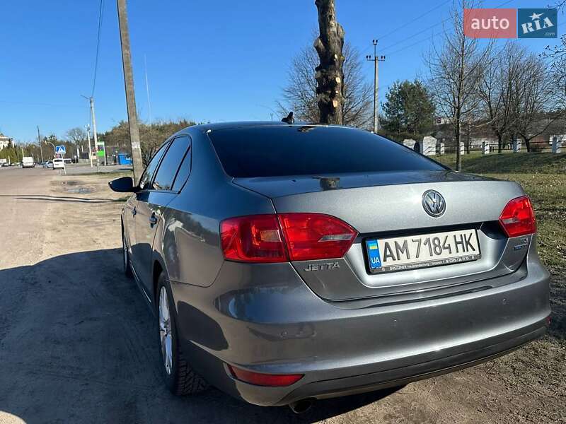 Седан Volkswagen Jetta 2013 в Житомире