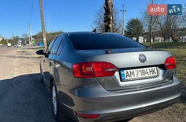 Седан Volkswagen Jetta 2013 в 