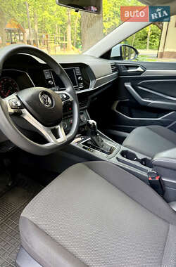 Седан Volkswagen Jetta 2018 в 