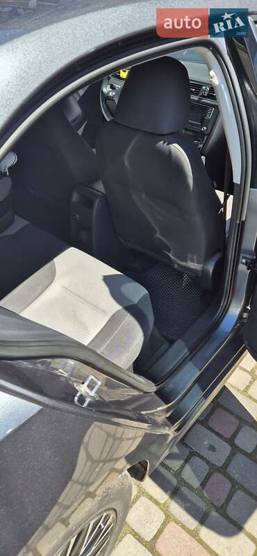 Седан Volkswagen Jetta 2017 в Ужгороде