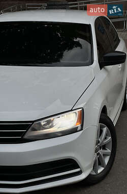 Седан Volkswagen Jetta 2015 в 