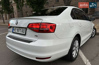 Седан Volkswagen Jetta 2015 в 