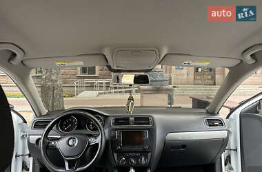 Седан Volkswagen Jetta 2015 в 
