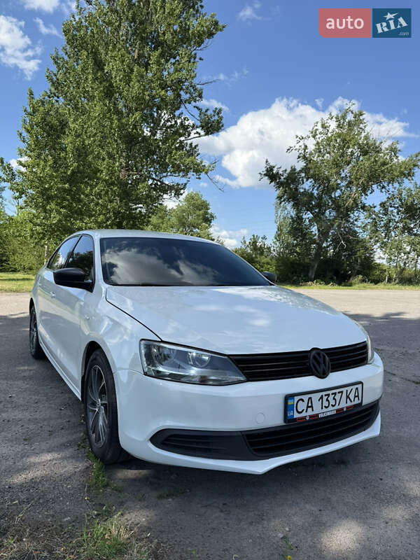 Седан Volkswagen Jetta 2012 в Кременчуці
