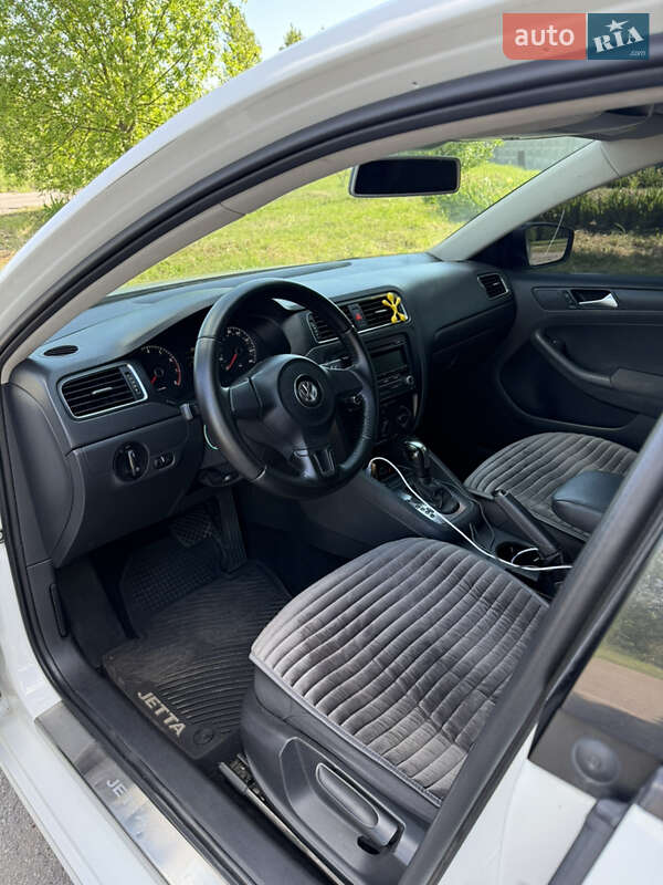Седан Volkswagen Jetta 2012 в Кременчуці