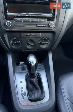 Седан Volkswagen Jetta 2013 в 