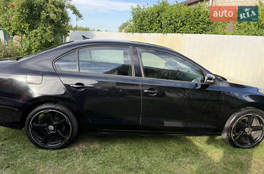 Седан Volkswagen Jetta 2013 в 