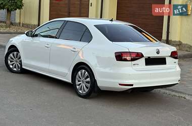 Седан Volkswagen Jetta 2016 в 