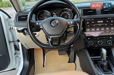 Седан Volkswagen Jetta 2016 в 