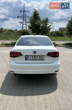 Седан Volkswagen Jetta 2016 в 
