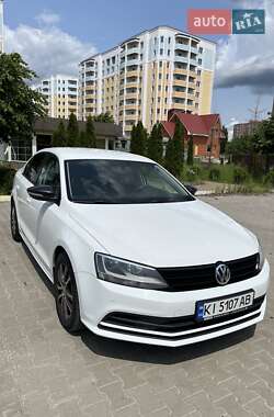 Седан Volkswagen Jetta 2016 в 