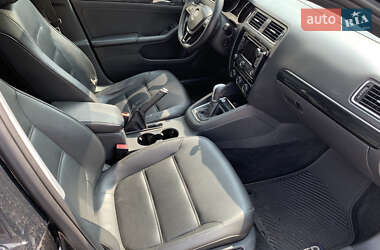 Седан Volkswagen Jetta 2015 в 
