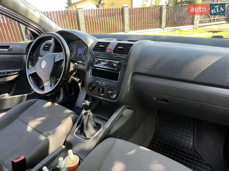 Седан Volkswagen Jetta 2006 в Калуше