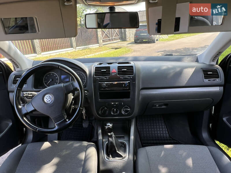 Седан Volkswagen Jetta 2006 в Калуше