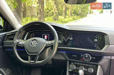 Седан Volkswagen Jetta 2019 в 