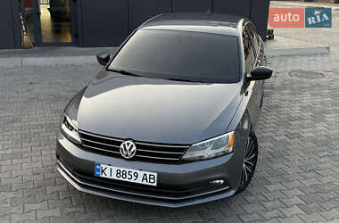 Седан Volkswagen Jetta 2016 в 