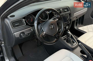 Седан Volkswagen Jetta 2016 в 