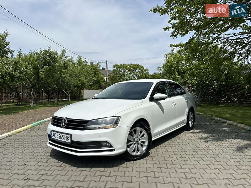 Седан Volkswagen Jetta 2016 в 