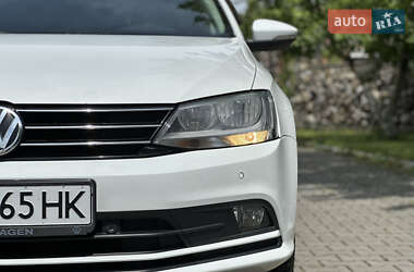 Седан Volkswagen Jetta 2016 в 