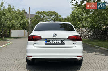 Седан Volkswagen Jetta 2016 в 