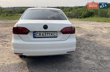 Седан Volkswagen Jetta 2011 в 