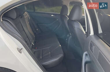 Седан Volkswagen Jetta 2011 в 