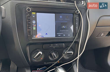 Седан Volkswagen Jetta 2011 в 