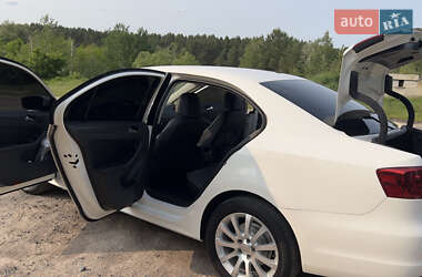 Седан Volkswagen Jetta 2011 в 