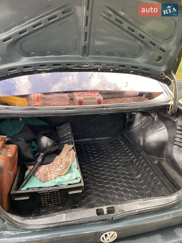 Седан Volkswagen Jetta 1988 в Ровно