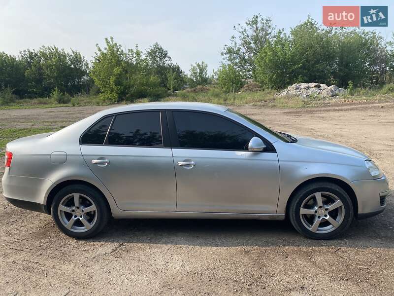 Седан Volkswagen Jetta 2006 в Марганце