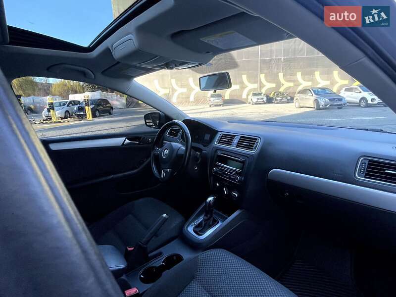 Седан Volkswagen Jetta 2013 в Івано-Франківську