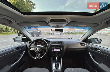 Седан Volkswagen Jetta 2011 в 