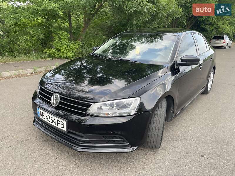 Седан Volkswagen Jetta 2015 в 