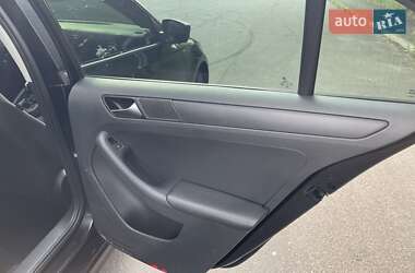 Седан Volkswagen Jetta 2015 в 
