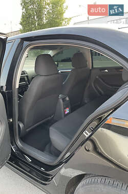 Седан Volkswagen Jetta 2016 в 