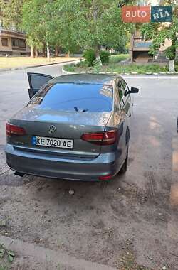 Седан Volkswagen Jetta 2016 в 