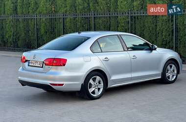 Седан Volkswagen Jetta 2011 в 