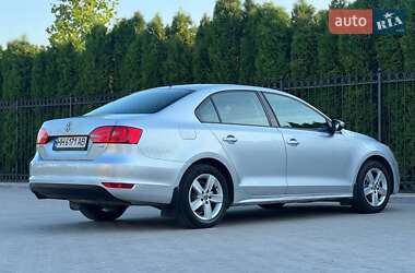 Седан Volkswagen Jetta 2011 в 