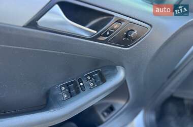 Седан Volkswagen Jetta 2011 в 
