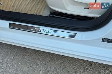 Седан Volkswagen Jetta 2016 в 