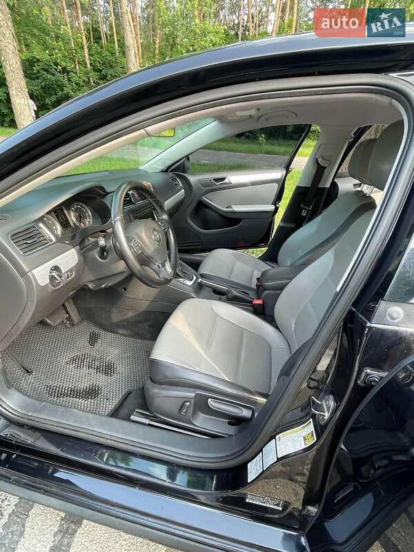 Седан Volkswagen Jetta 2012 в Києві