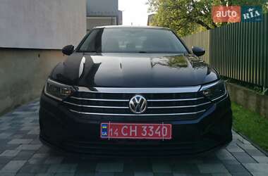 Седан Volkswagen Jetta 2019 в 