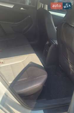 Седан Volkswagen Jetta 2012 в 