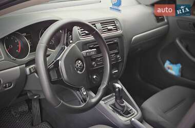 Седан Volkswagen Jetta 2015 в 