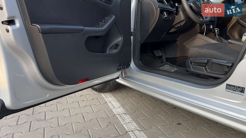 Седан Volkswagen Jetta 2015 в Києві