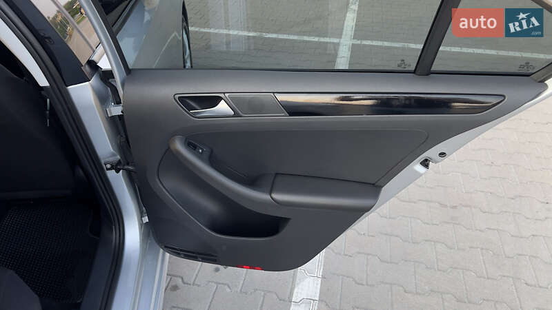 Седан Volkswagen Jetta 2015 в Києві