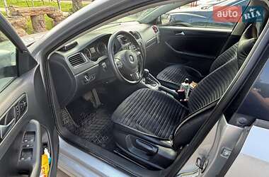 Седан Volkswagen Jetta 2011 в 