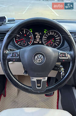 Седан Volkswagen Jetta 2012 в 