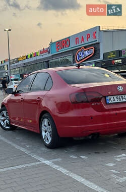 Седан Volkswagen Jetta 2012 в 