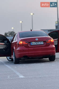 Седан Volkswagen Jetta 2012 в 